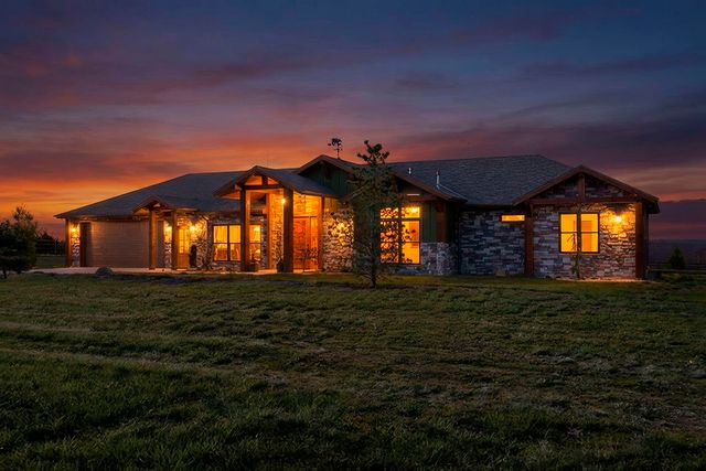 80 Hunters Drive, Galena, MO 65656