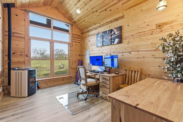 80 Hunters Drive, Galena, MO 65656