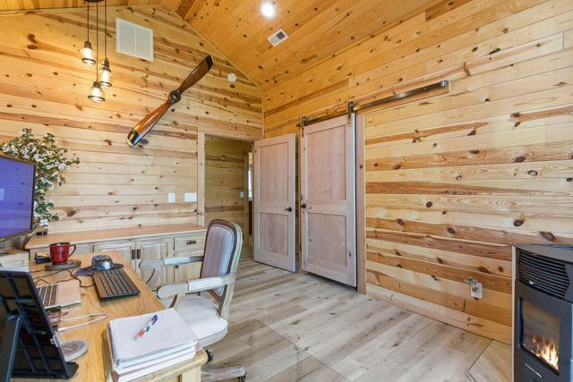 80 Hunters Drive, Galena, MO 65656