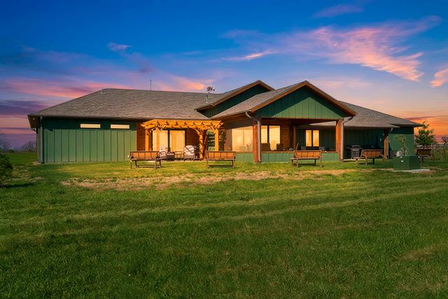 80 Hunters Drive, Galena, MO 65656