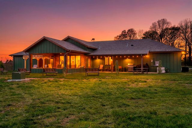 80 Hunters Drive, Galena, MO 65656