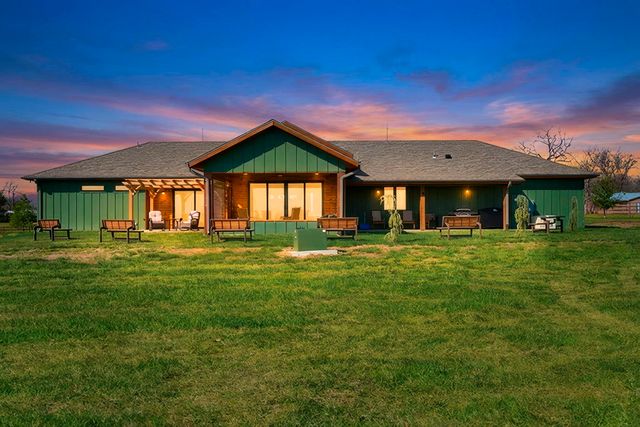 80 Hunters Drive, Galena, MO 65656