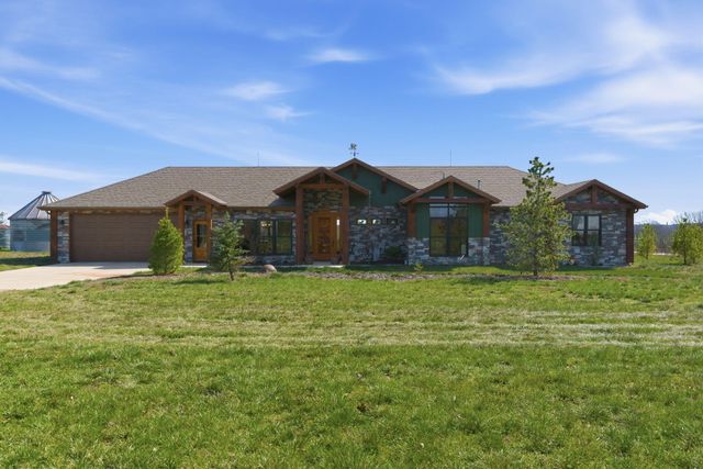 80 Hunters Drive, Galena, MO 65656