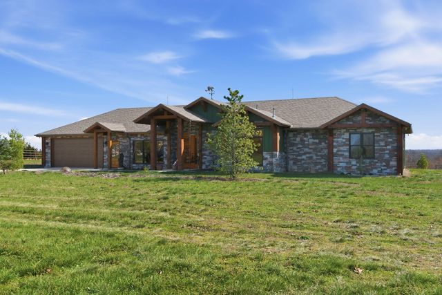 80 Hunters Drive, Galena, MO 65656