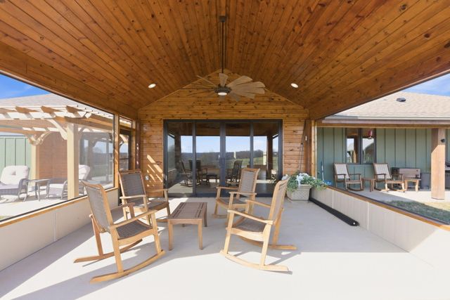 80 Hunters Drive, Galena, MO 65656