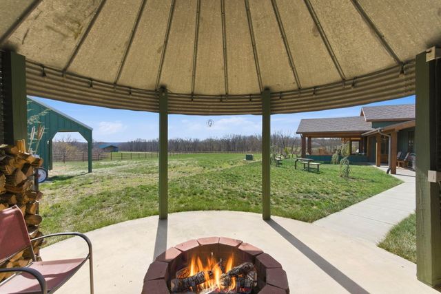 80 Hunters Drive, Galena, MO 65656
