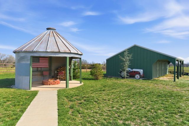 80 Hunters Drive, Galena, MO 65656