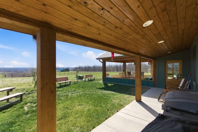 80 Hunters Drive, Galena, MO 65656