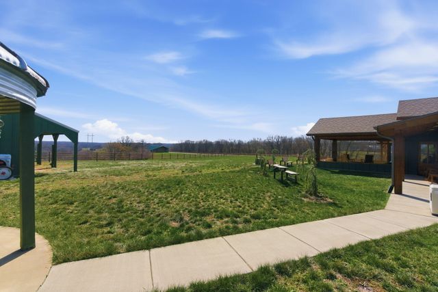 80 Hunters Drive, Galena, MO 65656
