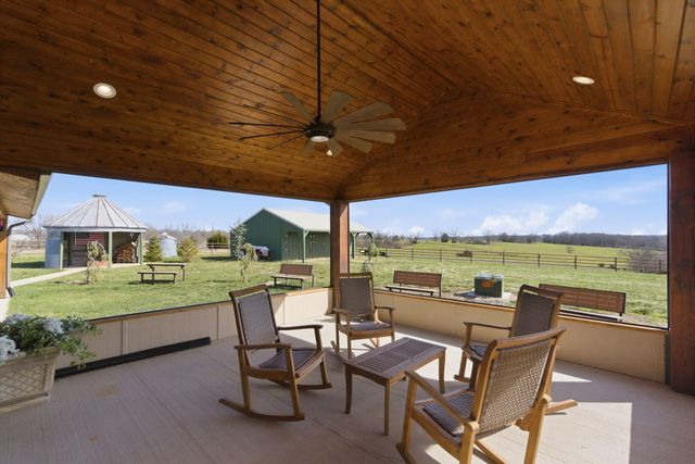80 Hunters Drive, Galena, MO 65656