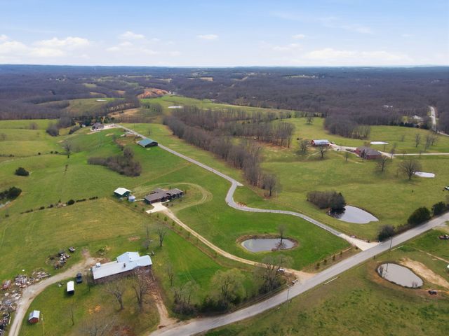 80 Hunters Drive, Galena, MO 65656