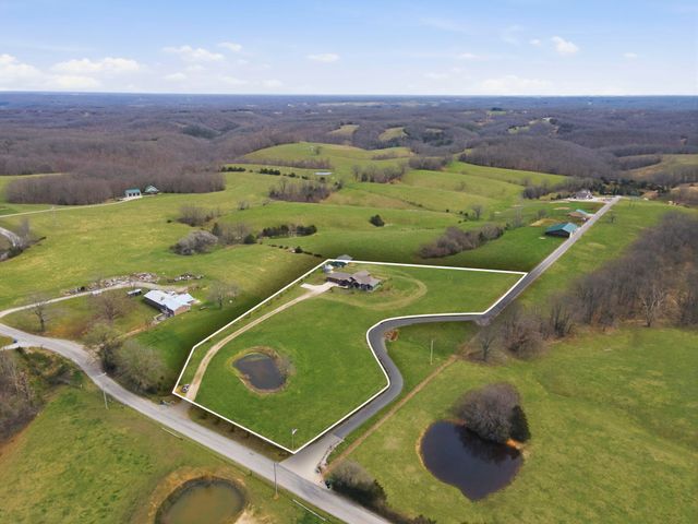 80 Hunters Drive, Galena, MO 65656