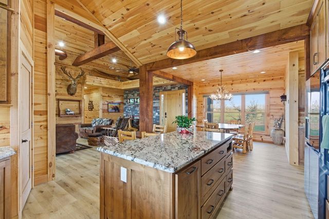 80 Hunters Drive, Galena, MO 65656