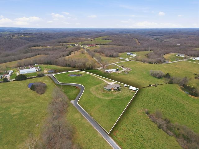 80 Hunters Drive, Galena, MO 65656