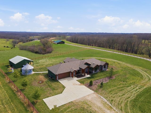 80 Hunters Drive, Galena, MO 65656