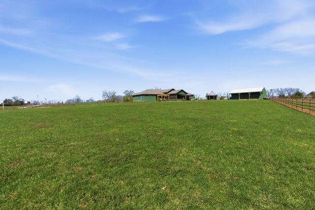 80 Hunters Drive, Galena, MO 65656