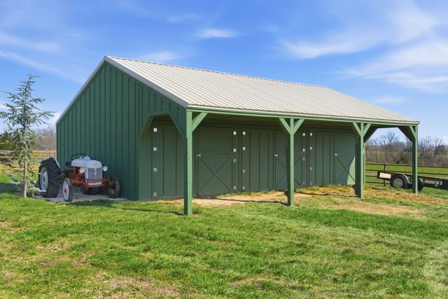 80 Hunters Drive, Galena, MO 65656