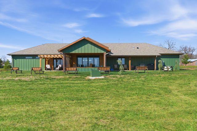 80 Hunters Drive, Galena, MO 65656