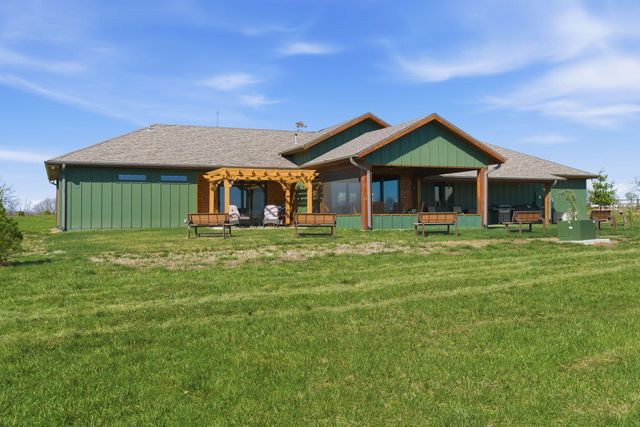 80 Hunters Drive, Galena, MO 65656