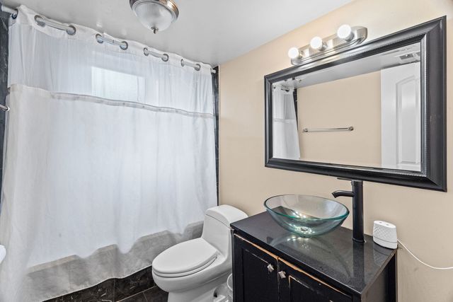 6301 N Richmond Street 1AA, Chicago, IL 60659