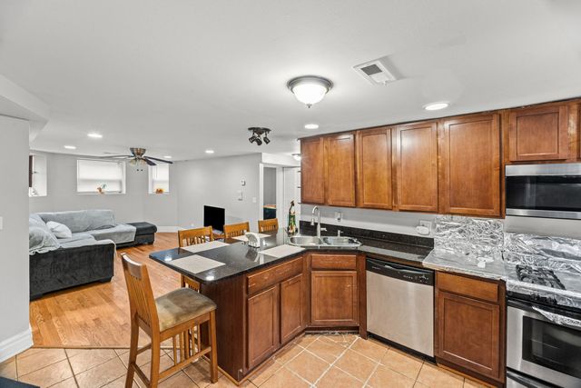 6301 N Richmond Street 1AA, Chicago, IL 60659