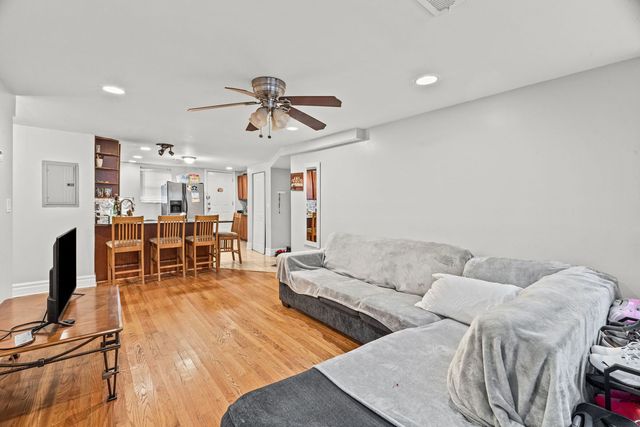 6301 N Richmond Street 1AA, Chicago, IL 60659