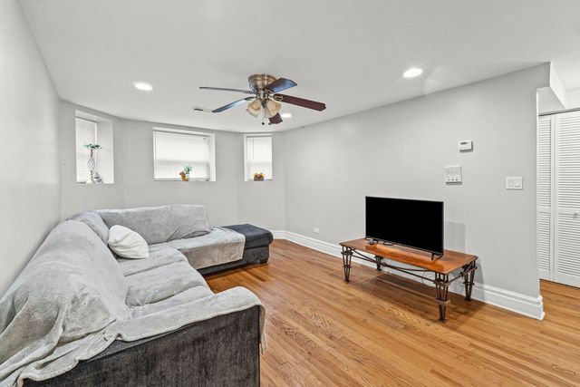 6301 N Richmond Street 1AA, Chicago, IL 60659