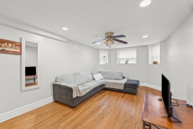 6301 N Richmond Street 1AA, Chicago, IL 60659