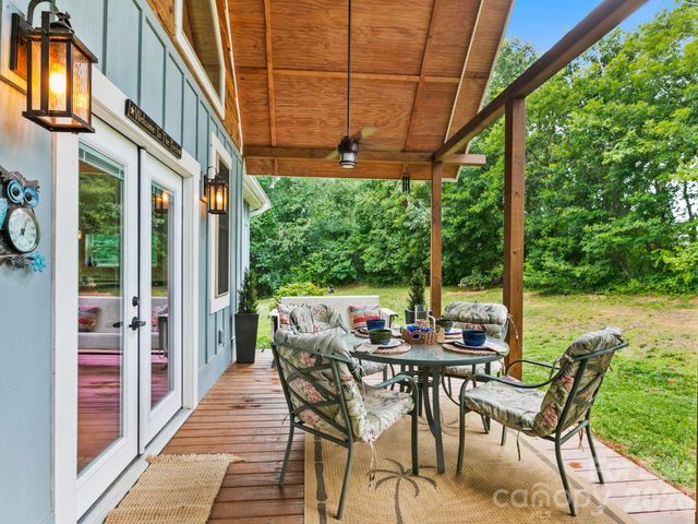 116 W Hiawatha Court, Asheville, NC 28806