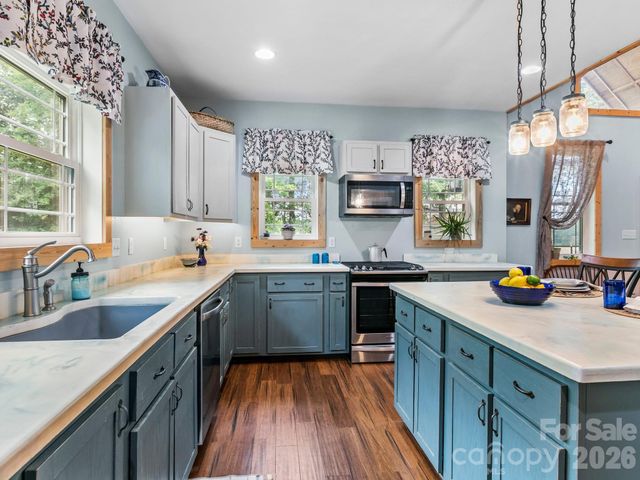 116 W Hiawatha Court, Asheville, NC 28806