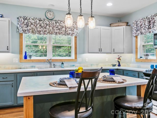 116 W Hiawatha Court, Asheville, NC 28806