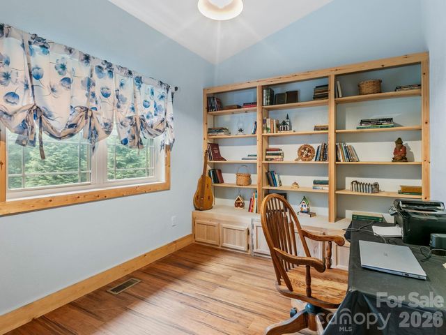 116 W Hiawatha Court, Asheville, NC 28806