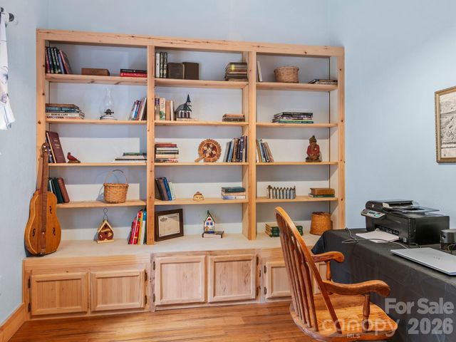 116 W Hiawatha Court, Asheville, NC 28806