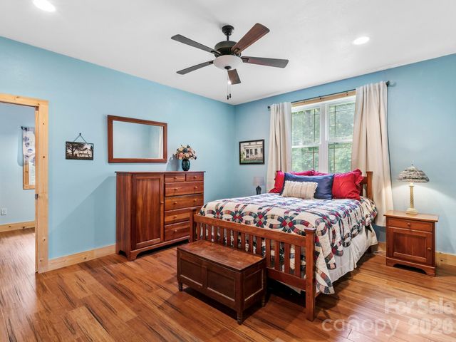 116 W Hiawatha Court, Asheville, NC 28806
