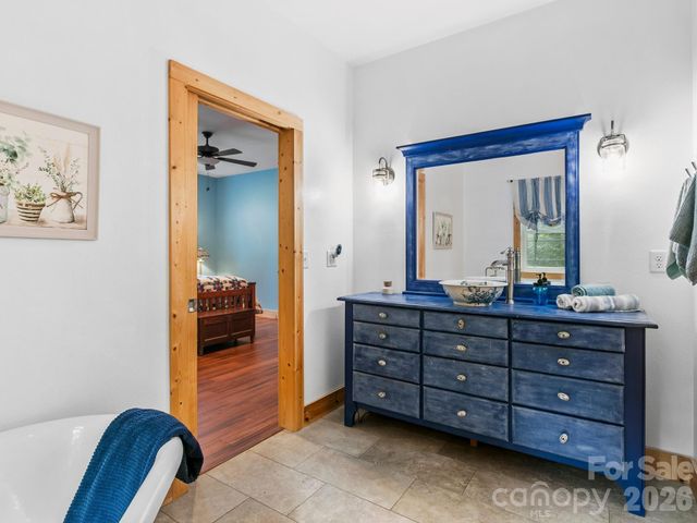 116 W Hiawatha Court, Asheville, NC 28806