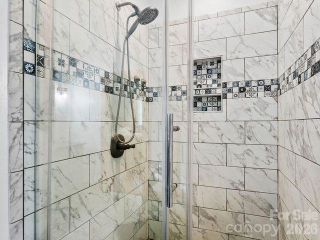 116 W Hiawatha Court, Asheville, NC 28806