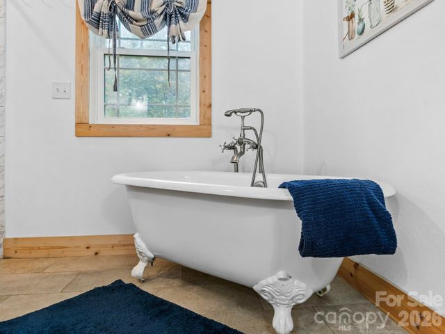 116 W Hiawatha Court, Asheville, NC 28806