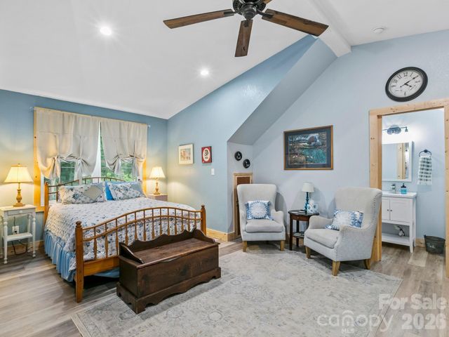 116 W Hiawatha Court, Asheville, NC 28806