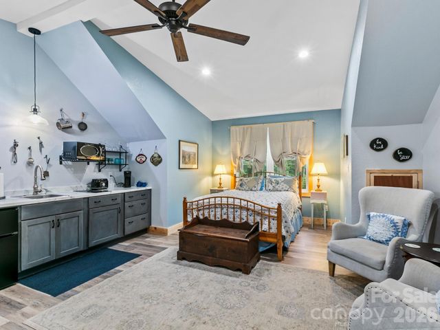 116 W Hiawatha Court, Asheville, NC 28806