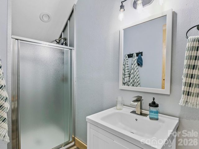 116 W Hiawatha Court, Asheville, NC 28806