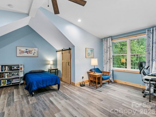 116 W Hiawatha Court, Asheville, NC 28806