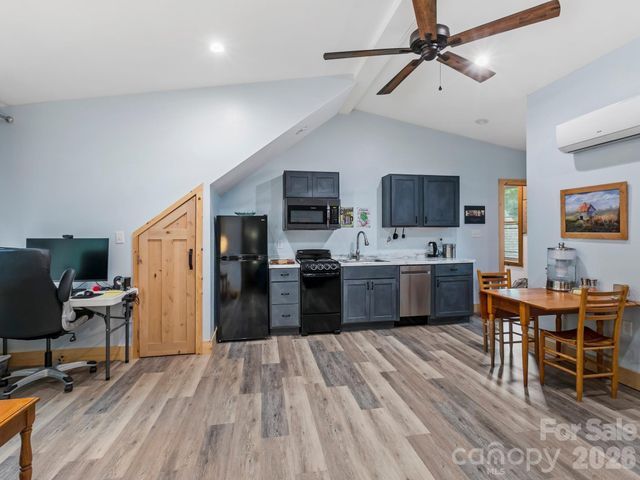 116 W Hiawatha Court, Asheville, NC 28806