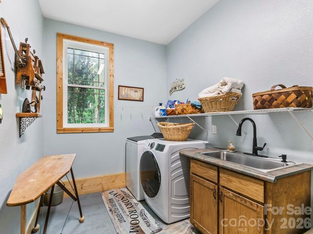 116 W Hiawatha Court, Asheville, NC 28806