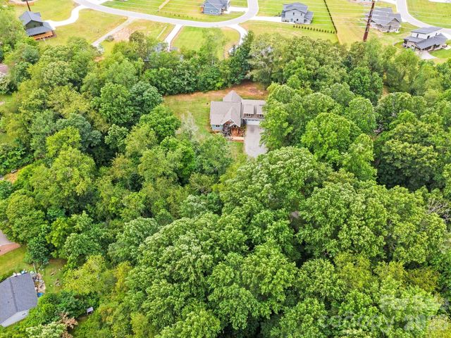 116 W Hiawatha Court, Asheville, NC 28806