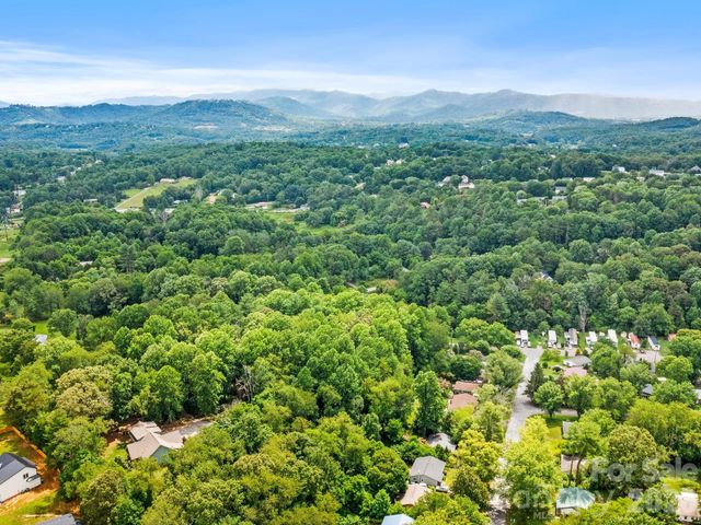 116 W Hiawatha Court, Asheville, NC 28806