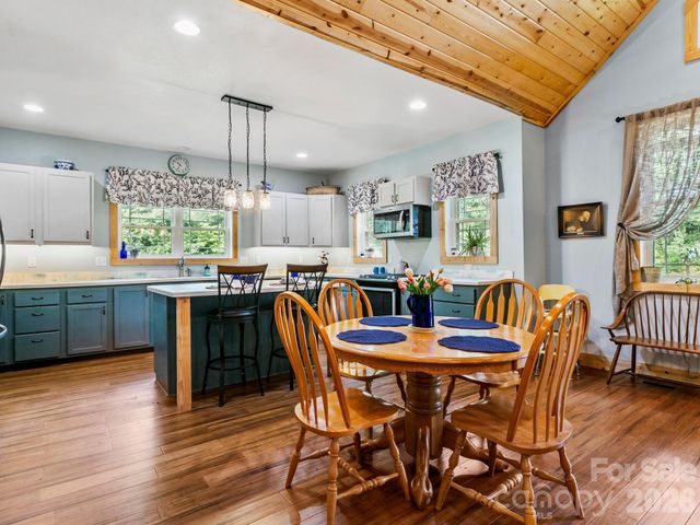 116 W Hiawatha Court, Asheville, NC 28806