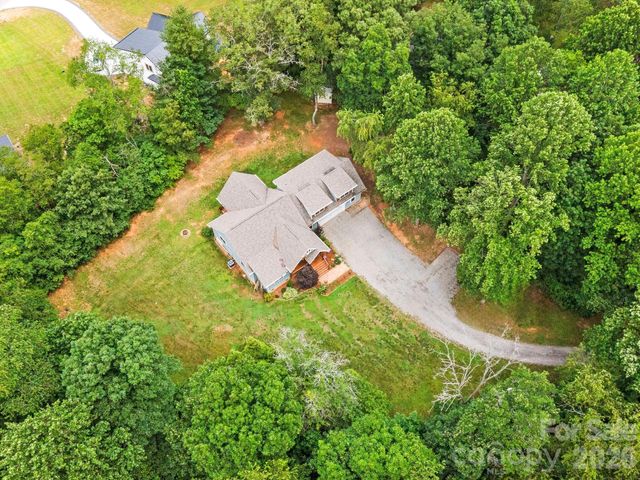 116 W Hiawatha Court, Asheville, NC 28806