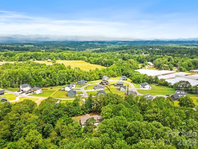 116 W Hiawatha Court, Asheville, NC 28806