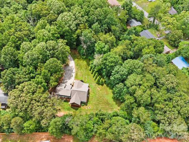 116 W Hiawatha Court, Asheville, NC 28806