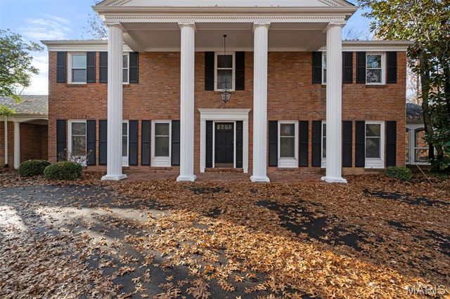 849 Bluespring Lane, Frontenac, MO 63131